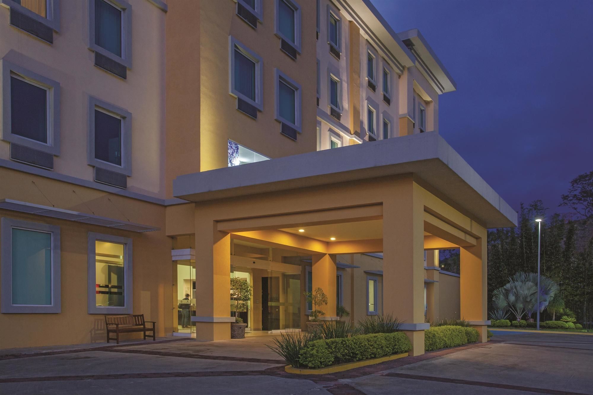 La Quinta By Wyndham Poza Rica Hotel Exterior foto