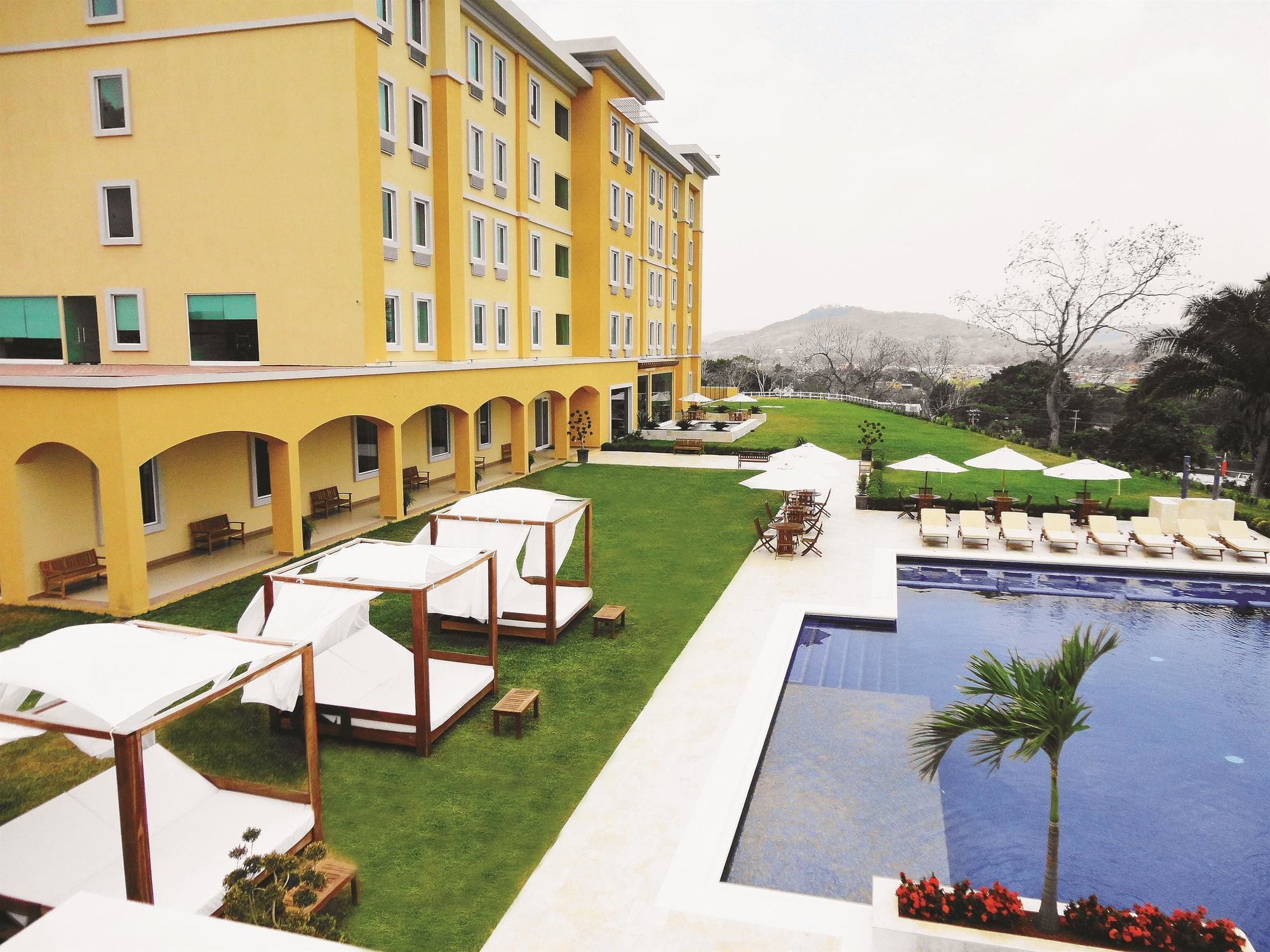 La Quinta By Wyndham Poza Rica Hotel Exterior foto